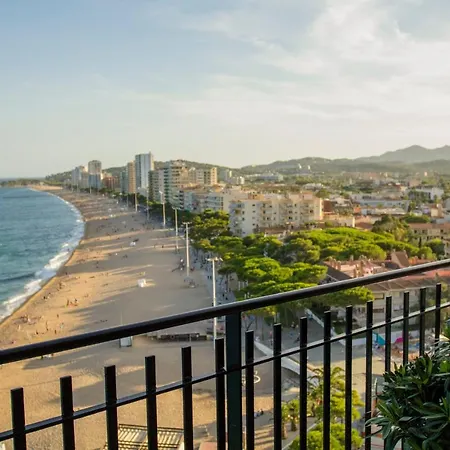 Spacious Seafront Apartmán