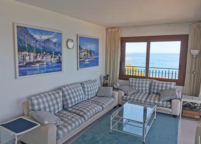 Spacious Seafront Apartmán *