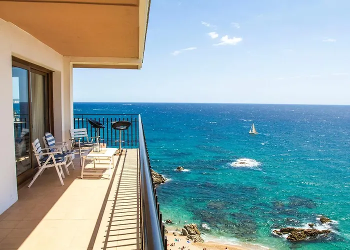 Spacious Seafront Apartmán