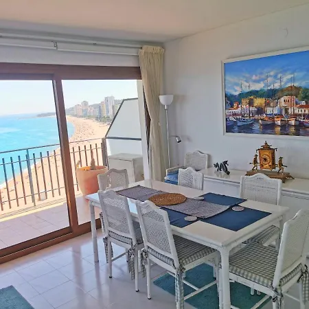 Spacious Seafront Apartamento *