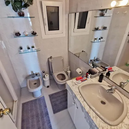 Spacious Seafront Apartment *